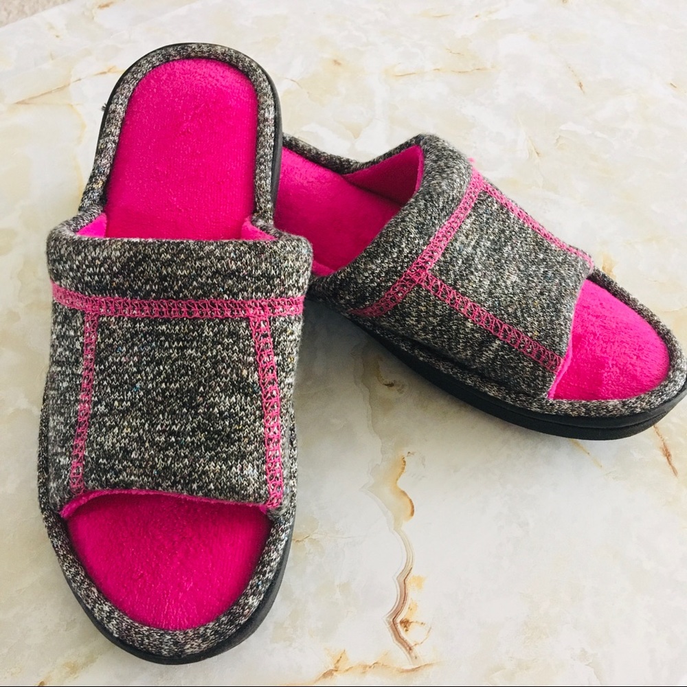 Comfy Isotoner slippers gray and pink size 9.5–10